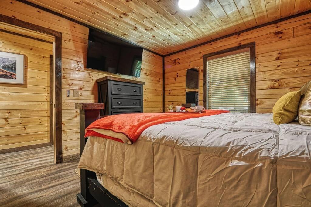 Adventure Retreat/Cabin/Pool+Hot Tub/Game Room+Theater Sevierville Exterior photo