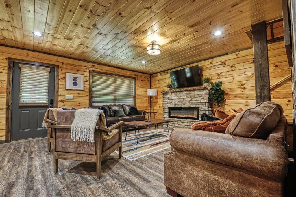 Adventure Retreat/Cabin/Pool+Hot Tub/Game Room+Theater Sevierville Exterior photo