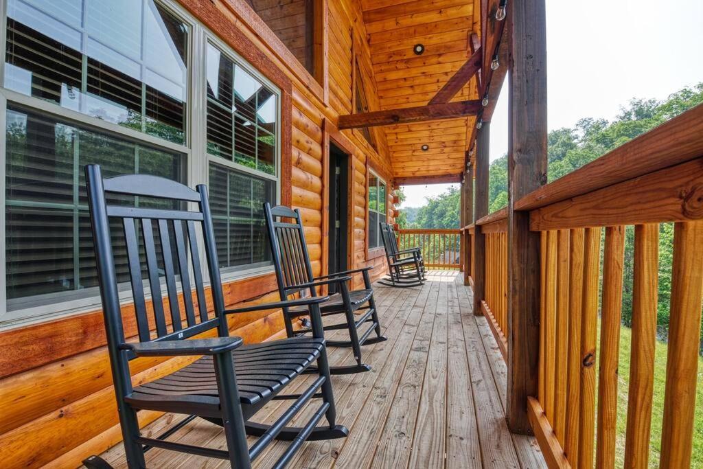 Adventure Retreat/Cabin/Pool+Hot Tub/Game Room+Theater Sevierville Exterior photo