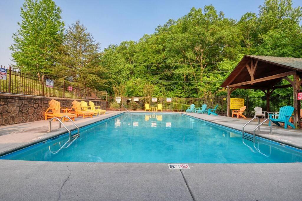 Adventure Retreat/Cabin/Pool+Hot Tub/Game Room+Theater Sevierville Exterior photo