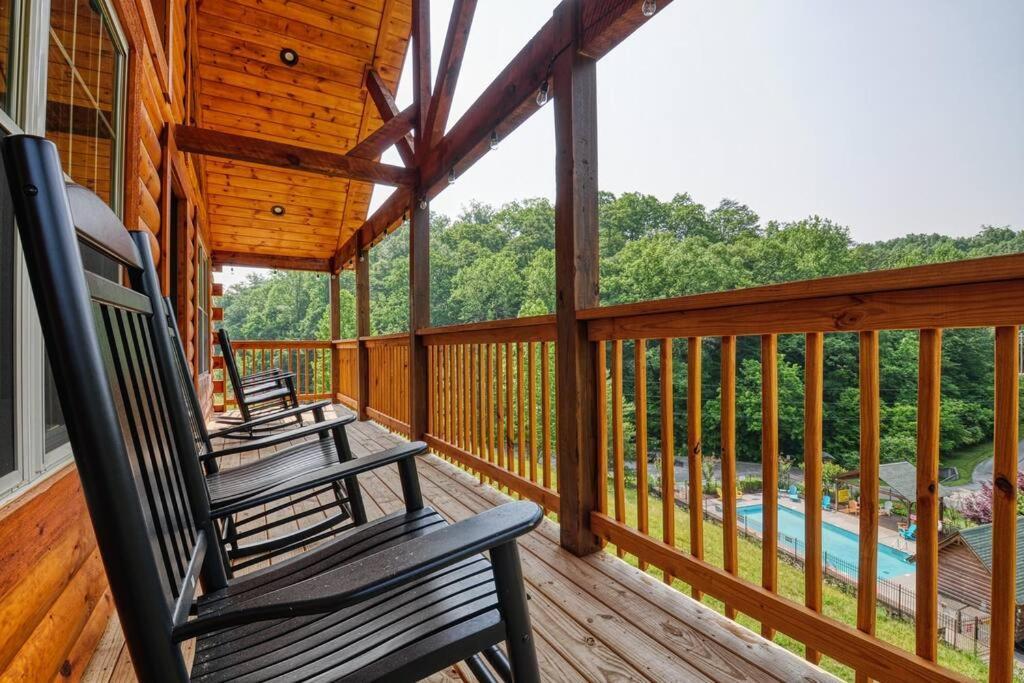 Adventure Retreat/Cabin/Pool+Hot Tub/Game Room+Theater Sevierville Exterior photo