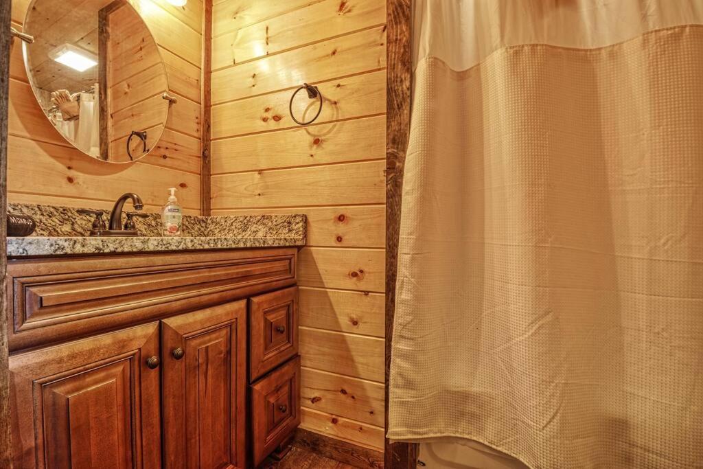 Adventure Retreat/Cabin/Pool+Hot Tub/Game Room+Theater Sevierville Exterior photo