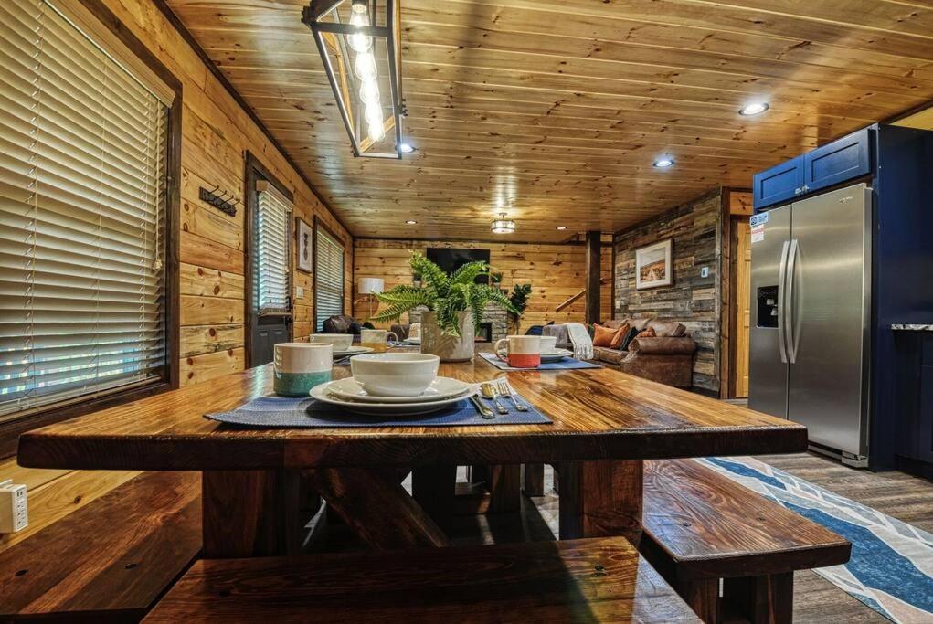 Adventure Retreat/Cabin/Pool+Hot Tub/Game Room+Theater Sevierville Exterior photo