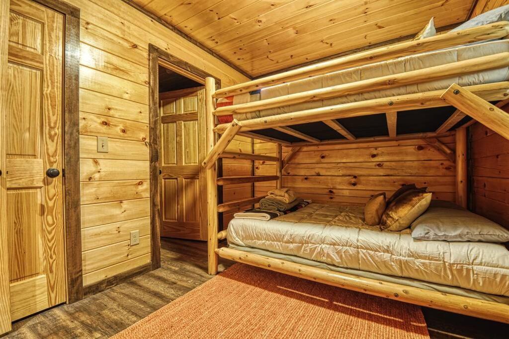 Adventure Retreat/Cabin/Pool+Hot Tub/Game Room+Theater Sevierville Exterior photo