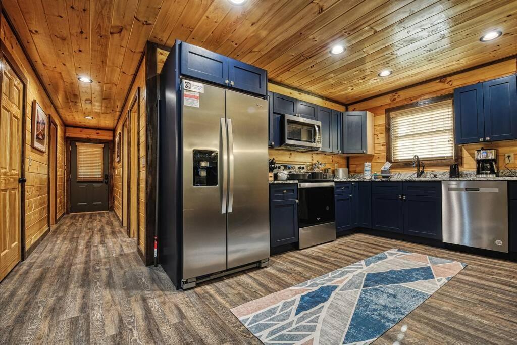 Adventure Retreat/Cabin/Pool+Hot Tub/Game Room+Theater Sevierville Exterior photo
