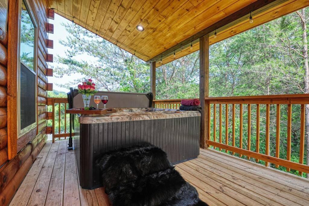 Adventure Retreat/Cabin/Pool+Hot Tub/Game Room+Theater Sevierville Exterior photo