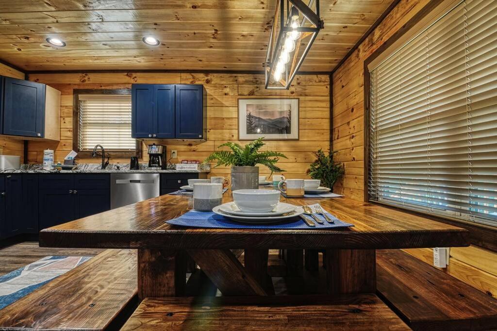 Adventure Retreat/Cabin/Pool+Hot Tub/Game Room+Theater Sevierville Exterior photo