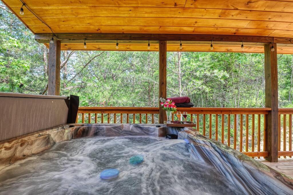 Adventure Retreat/Cabin/Pool+Hot Tub/Game Room+Theater Sevierville Exterior photo