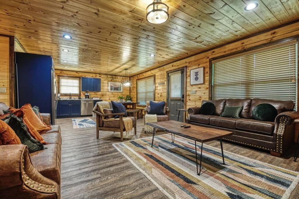 Adventure Retreat/Cabin/Pool+Hot Tub/Game Room+Theater Sevierville Exterior photo
