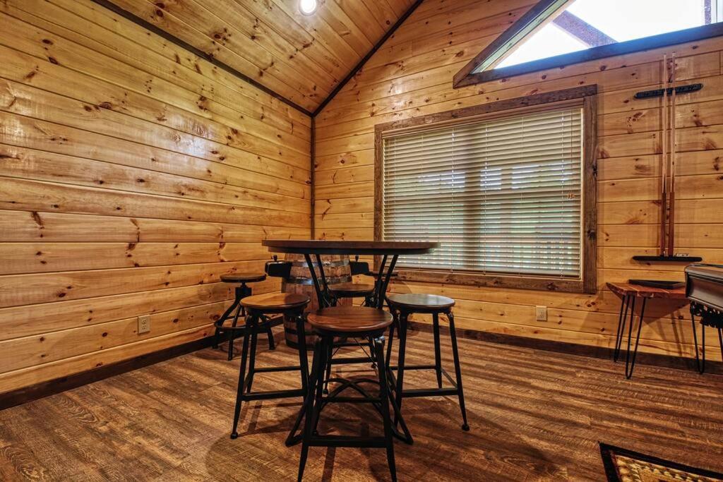 Adventure Retreat/Cabin/Pool+Hot Tub/Game Room+Theater Sevierville Exterior photo