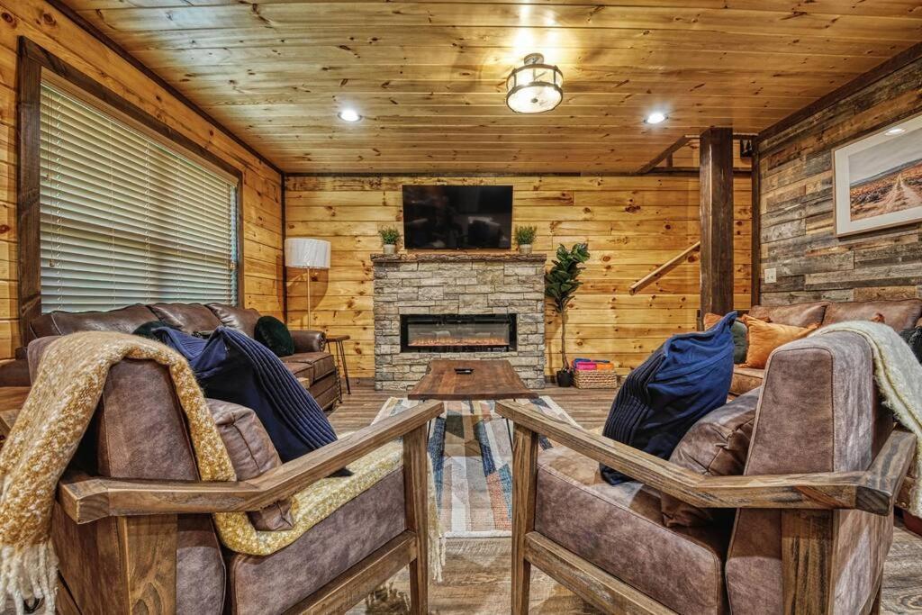 Adventure Retreat/Cabin/Pool+Hot Tub/Game Room+Theater Sevierville Exterior photo