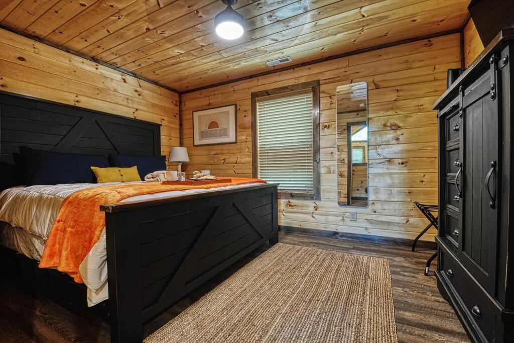 Adventure Retreat/Cabin/Pool+Hot Tub/Game Room+Theater Sevierville Exterior photo